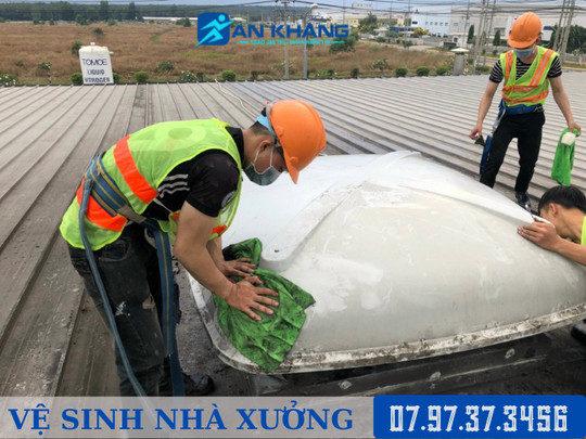 ve-sinh-nha-xuong